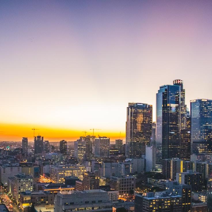 Parents evaluating schools in Germany